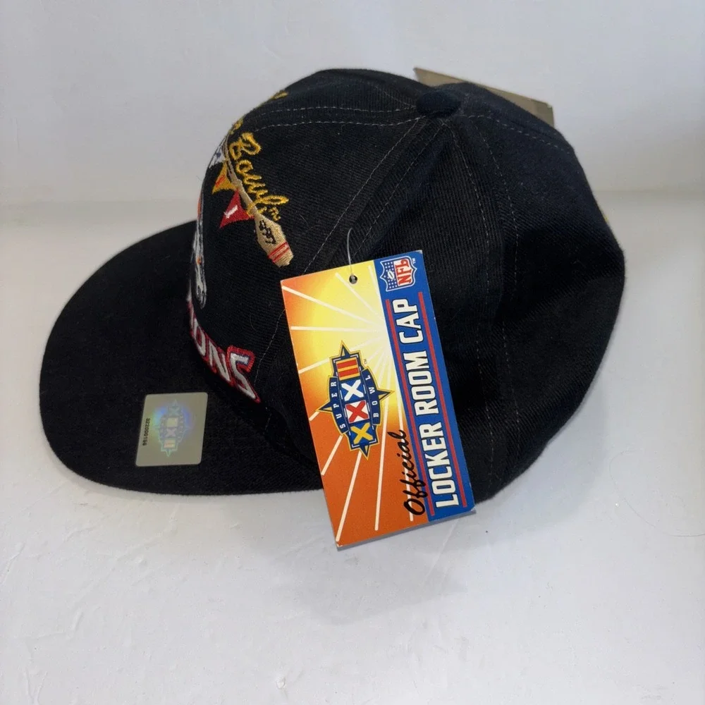 Denver Broncos Super Bowl XXXII Logo Athletic Snapback Locker Room Hat Damaged